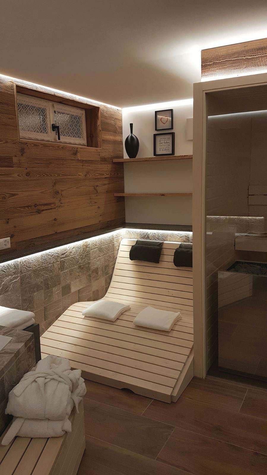 Erst ein durchdachtes Lichtkonzept schafft in der Sauna Raum zum Entspannen.